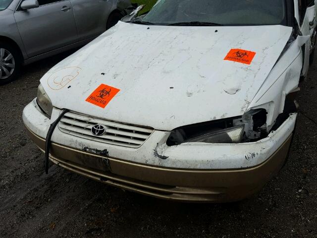 4T1BG22K5WU375068 - 1998 TOYOTA CAMRY CE WHITE photo 7