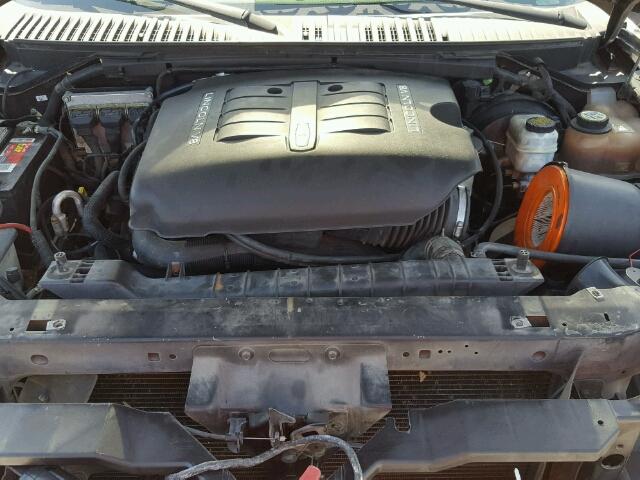 5LMFU27RX4LJ12963 - 2004 LINCOLN NAVIGATOR Schwarz Foto 7