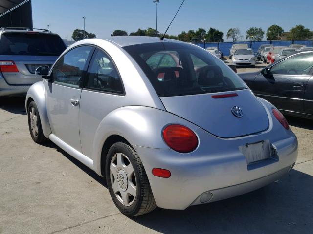 3VWBB61C7WM034017 - 1998 VOLKSWAGEN NEW BEETLE 银色 照片 3