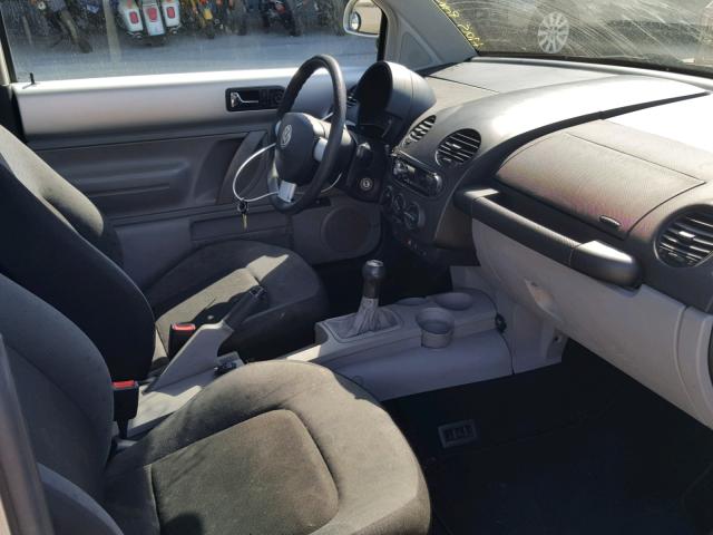 3VWBB61C7WM034017 - 1998 VOLKSWAGEN NEW BEETLE 银色 照片 5