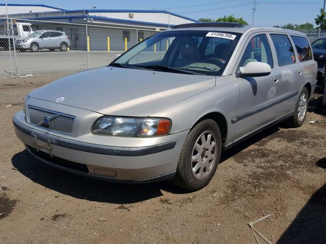 YV1SW61R921197426 - 2002 VOLVO V70 BROWN photo 2