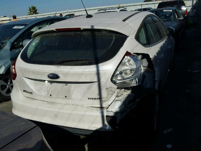 1FADP3N2XDL190666 - 2013 FORD FOCUS TITA WHITE photo 4