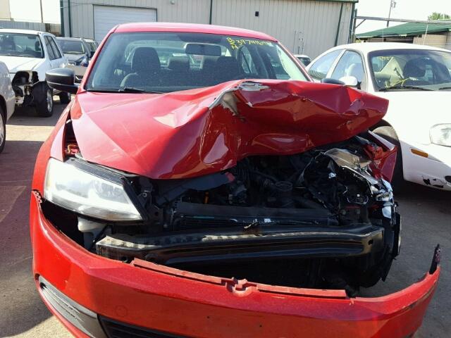 3VW2K7AJ4CM378386 - 2012 VOLKSWAGEN JETTA RED photo 9