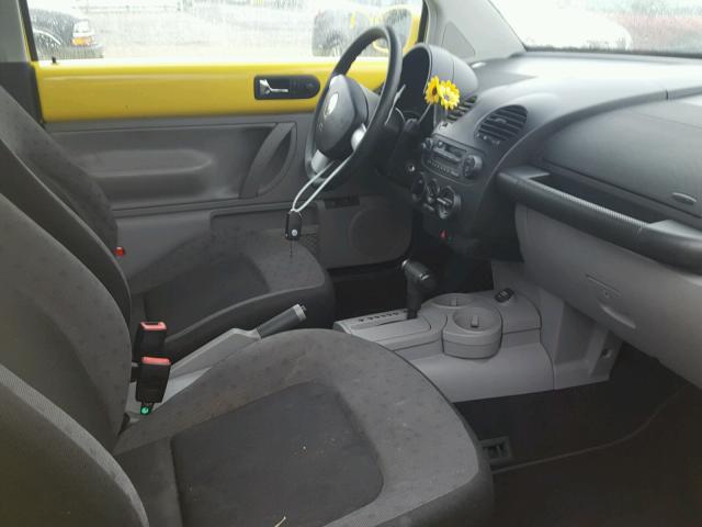 3VWBK21C92M438763 - 2002 VOLKSWAGEN NEW BEETLE 黄色 照片 5