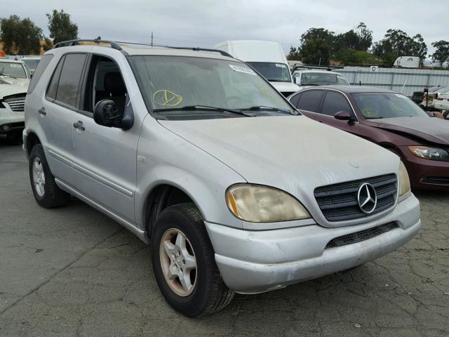 4JGAB54E41A247093 - 2001 MERCEDES-BENZ ML 320 SILVER photo 1