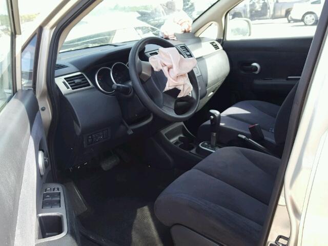 3N1BC11E28L431571 - 2008 NISSAN VERSA TAN photo 9