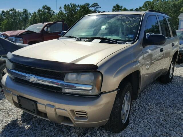 1GNDS13S942160572 - 2004 CHEVROLET TRAILBLAZE GOLD photo 2