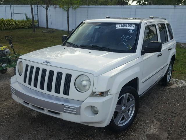 1J8FT48W88D520686 - 2008 JEEP PATRIOT LI WHITE photo 2