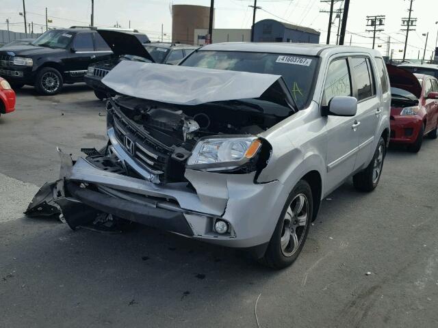 5FNYF3H39FB024647 - 2015 HONDA PILOT SE SILVER photo 2