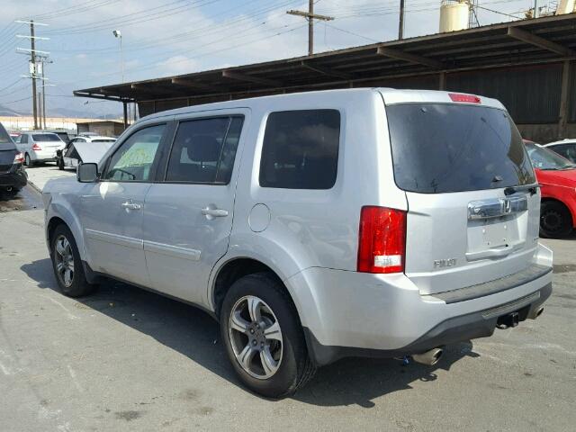 5FNYF3H39FB024647 - 2015 HONDA PILOT SE SILVER photo 3