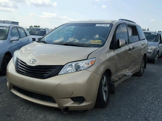 5TDZK3DC2DS322181 - 2013 TOYOTA SIENNA BAS GOLD photo 2