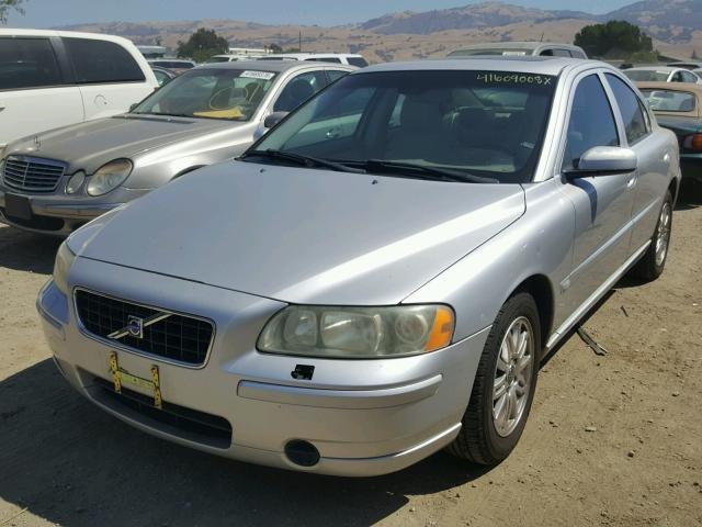 YV1RS612252453966 - 2005 VOLVO S60 Plata foto 2