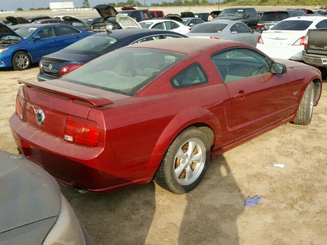 1ZVFT82H755229852 - 2005 FORD MUSTANG RED photo 4