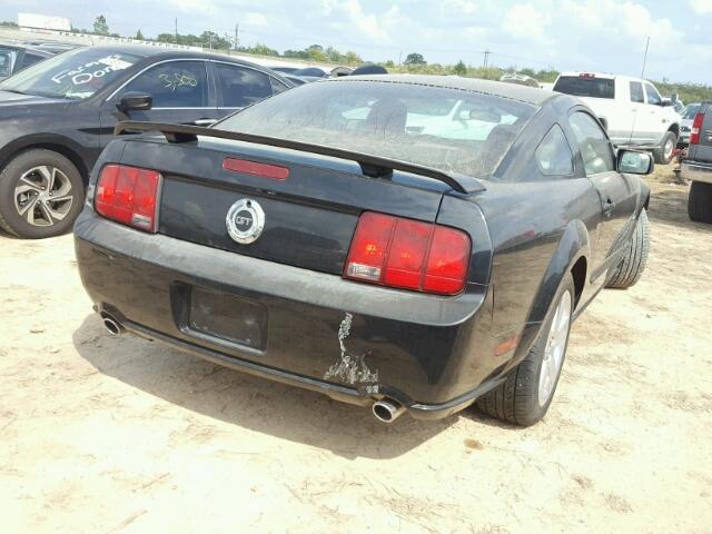 1ZVHT82H975336512 - 2007 FORD MUSTANG BLACK photo 4