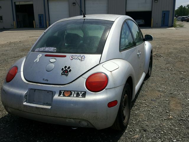 3VWCK21C52M461879 - 2002 VOLKSWAGEN NEW BEETLE ვერცხლისფერი ფოტო 4