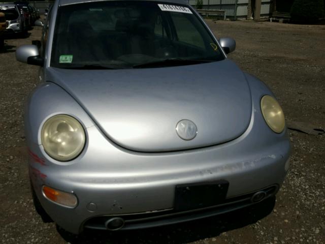 3VWCK21C52M461879 - 2002 VOLKSWAGEN NEW BEETLE ვერცხლისფერი ფოტო 9