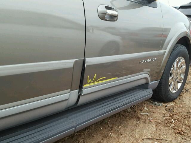 5LMFU27R13LJ14745 - 2003 LINCOLN NAVIGATOR GOLD photo 9