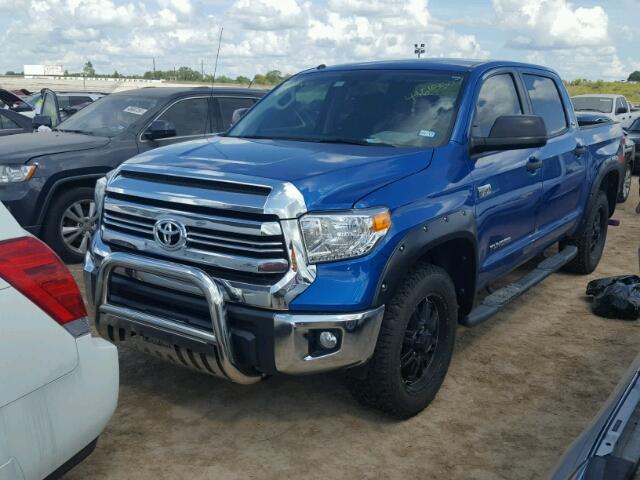 5TFDW5F16GX490720 - 2016 TOYOTA TUNDRA BLUE photo 2