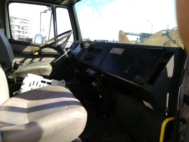 1FVABSAK64HM77781 - 2004 FREIGHTLINER MEDIUM CON WHITE photo 5
