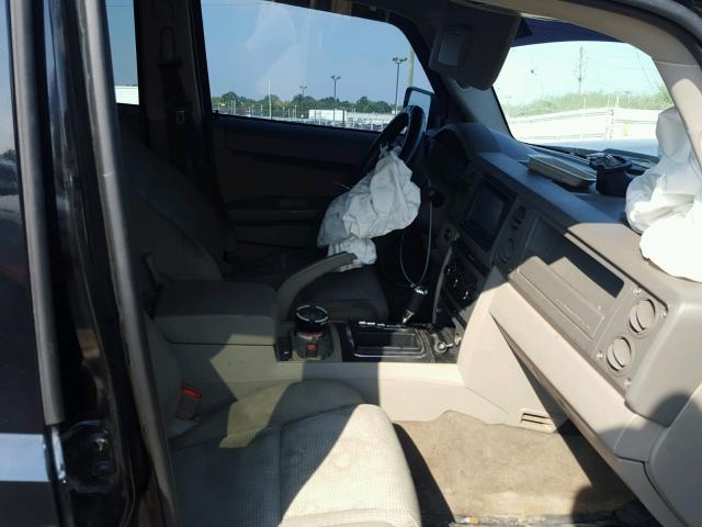 1J8HG48K57C619349 - 2007 JEEP COMMANDER BLACK photo 5