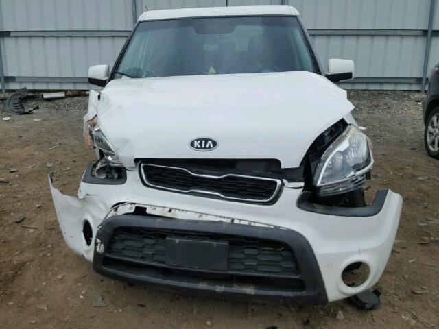 KNDJT2A55C7438140 - 2012 KIA SOUL WHITE photo 9