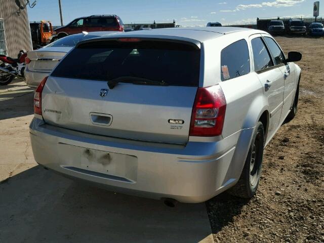 2D4FV48V75H160725 - 2005 DODGE MAGNUM SXT SILVER photo 4