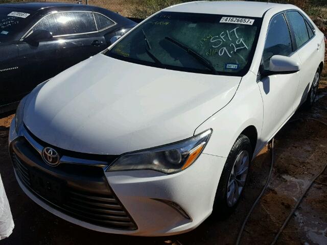 4T4BF1FK5GR537960 - 2016 TOYOTA CAMRY WHITE photo 2