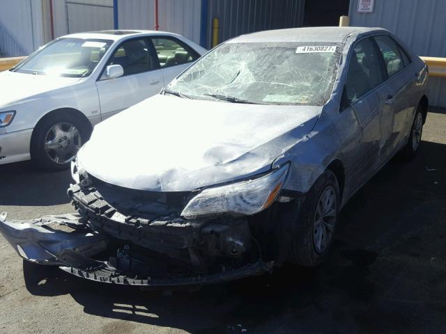 4T4BF1FK6GR532685 - 2016 TOYOTA CAMRY LE SILVER photo 2