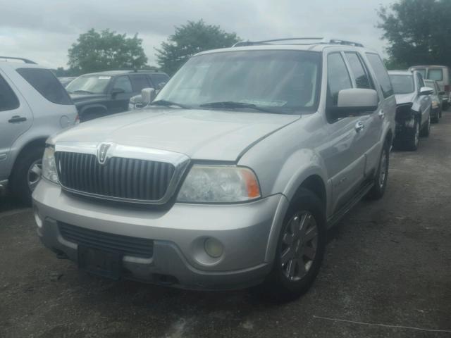 5LMFU28R33LJ30010 - 2003 LINCOLN NAVIGATOR ვერცხლისფერი ფოტო 2