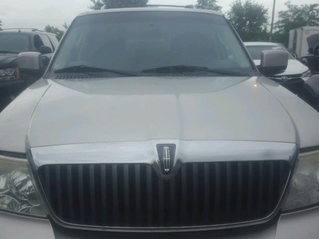 5LMFU28R33LJ30010 - 2003 LINCOLN NAVIGATOR ვერცხლისფერი ფოტო 7