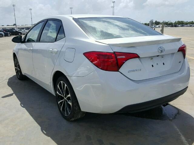 5YFBURHE7HP652908 - 2017 TOYOTA COROLLA WHITE photo 3