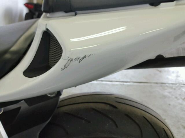 JH2SC57006M202784 - 2006 HONDA CBR1000 WHITE photo 13