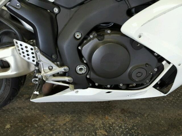 JH2SC57006M202784 - 2006 HONDA CBR1000 WHITE photo 5