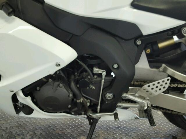 JH2SC57006M202784 - 2006 HONDA CBR1000 WHITE photo 6