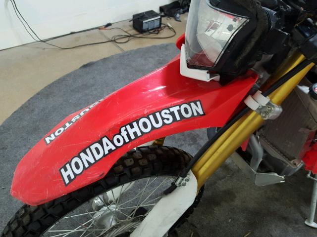 MLHMD3819G5303082 - 2016 HONDA CRF250 RED photo 17