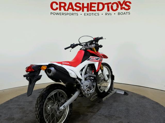 MLHMD3819G5303082 - 2016 HONDA CRF250 RED photo 8