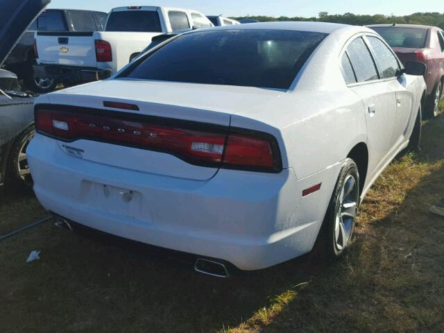 2B3CL3CG0BH544125 - 2011 DODGE CHARGER WHITE photo 4