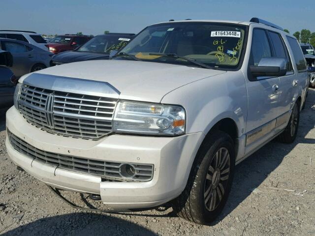 5LMFU27539EJ02199 - 2009 LINCOLN NAVIGATOR Weiß Foto 2