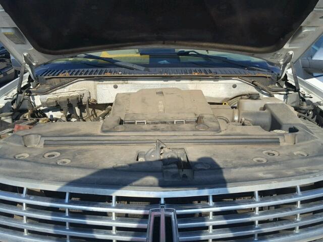 5LMFU27539EJ02199 - 2009 LINCOLN NAVIGATOR Weiß Foto 7