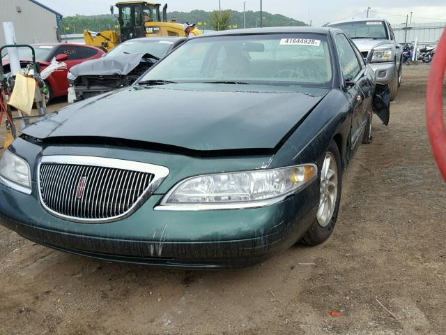 1LNFM91V3WY623857 - 1998 LINCOLN MARK VIII GREEN photo 2