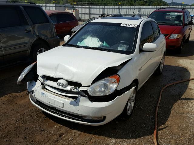 KMHCN3AC7AU168863 - 2010 HYUNDAI ACCENT SE WHITE photo 2