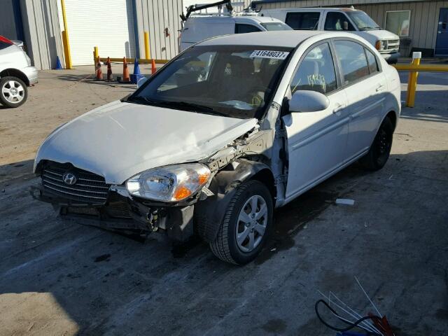 KMHCN46CX9U370445 - 2009 HYUNDAI ACCENT GLS WHITE photo 2