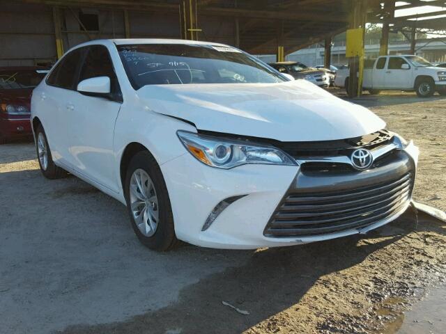 4T1BF1FK8FU013260 - 2015 TOYOTA CAMRY LE WHITE photo 1