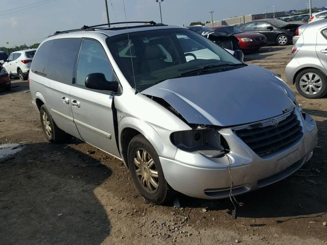 2C4GP54L85R348086 - 2005 CHRYSLER TOWN & COU SILVER photo 1