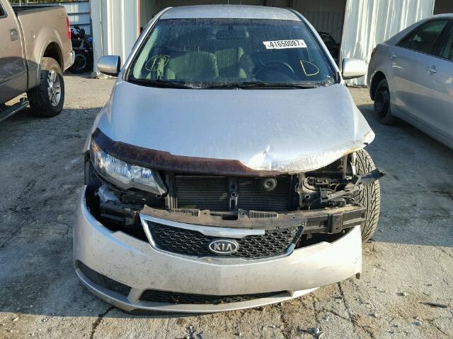 KNAFT4A2XC5493859 - 2012 KIA FORTE LX SILVER photo 9