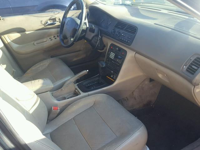 1HGCE6676TA016144 - 1996 HONDA ACCORD GREEN photo 5