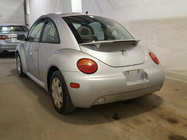 3VWCK21CX2M426156 - 2002 VOLKSWAGEN NEW BEETLE 银色 照片 3