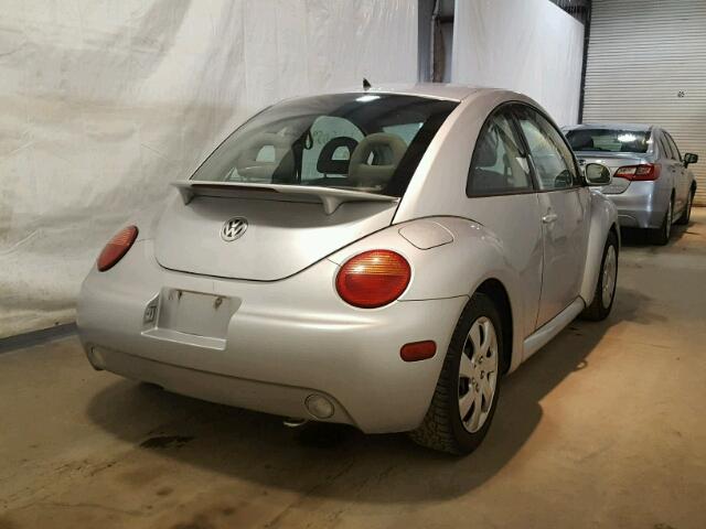3VWCK21CX2M426156 - 2002 VOLKSWAGEN NEW BEETLE 银色 照片 4