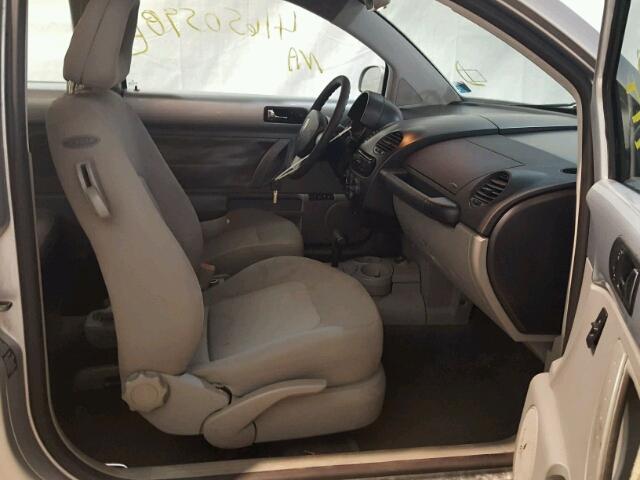 3VWCK21CX2M426156 - 2002 VOLKSWAGEN NEW BEETLE 银色 照片 5