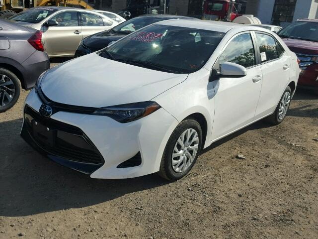 5YFBURHE9HP689961 - 2017 TOYOTA COROLLA WHITE photo 2
